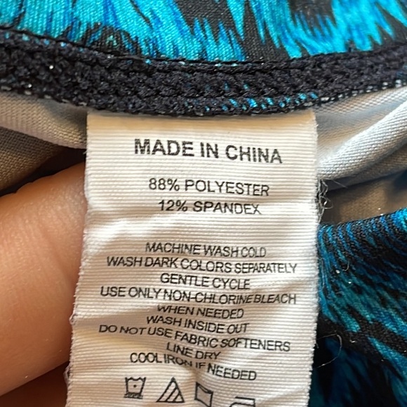 PrAna Women’s Leggings Pants Capri Sz Medium Stretch Activewear Geometri… - Picture 5 of 7